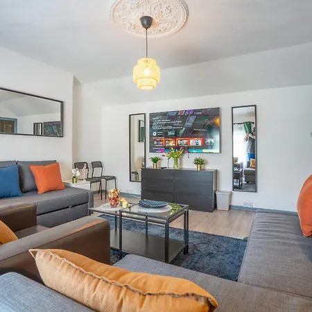 Spacious 2Br Maisonette 2 Baths Huge Lounge